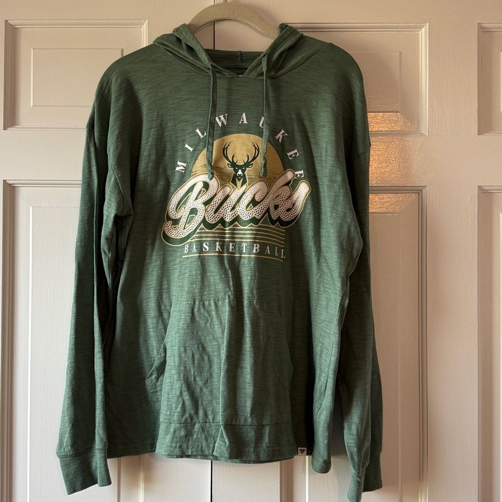FANATICS MILWAUKEE BUCKS WOMEN'S V-NECK LONG SLEEVE LIGHTWEIGHT HOODIE T-SHIRT